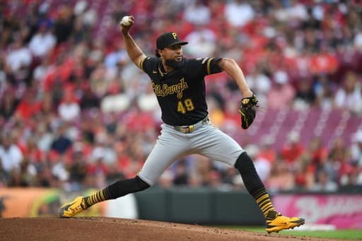 Elly De La Cruz scores in the ninth as the Reds beat the Pirates 3-2
