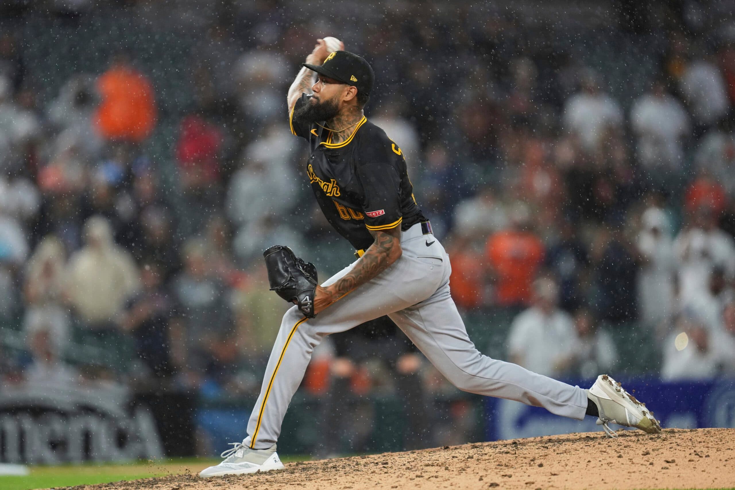 Pirates’ Santana suspended 4 games by MLB for a confrontation with a fan, but is appealing decision