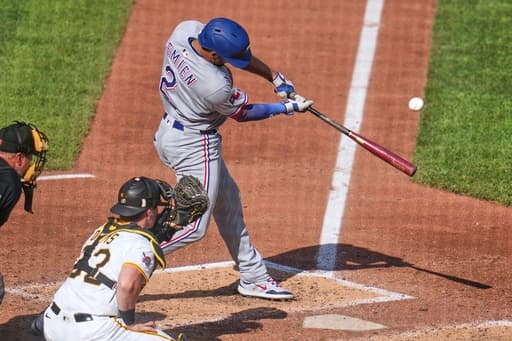 Seager has tiebreaking RBI single, Rocker gets 2nd straight win as Rangers beat Pirates 3-2