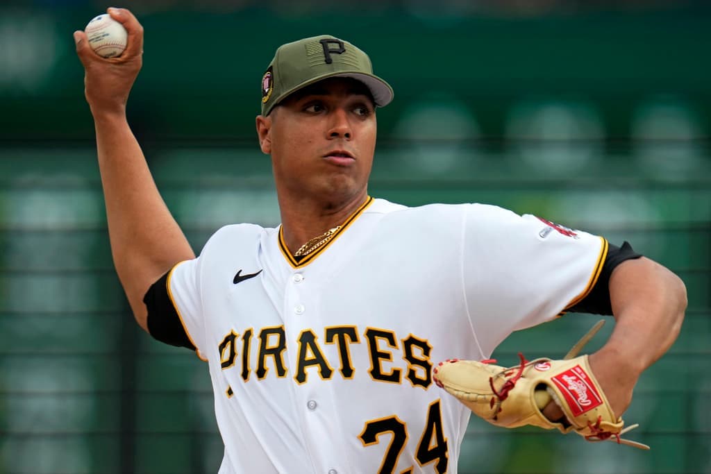 Red Sox acquire right-hander Johan Oviedo from Pirates in 5-player trade
