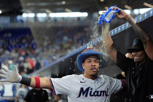 Edwards gets 4 hits, Pauley and Hernández hit solo HRs, Marlins beat Astros 6-4