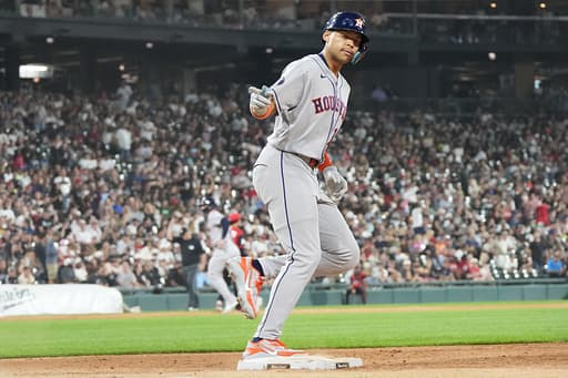 Walker, Smith spark the Astros’ 8-run 6th inning in an 9-5 win over the White Sox