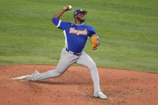 Royals call on top prospect Luinder Avila to make 1st big league start with Michael Wacha out sick