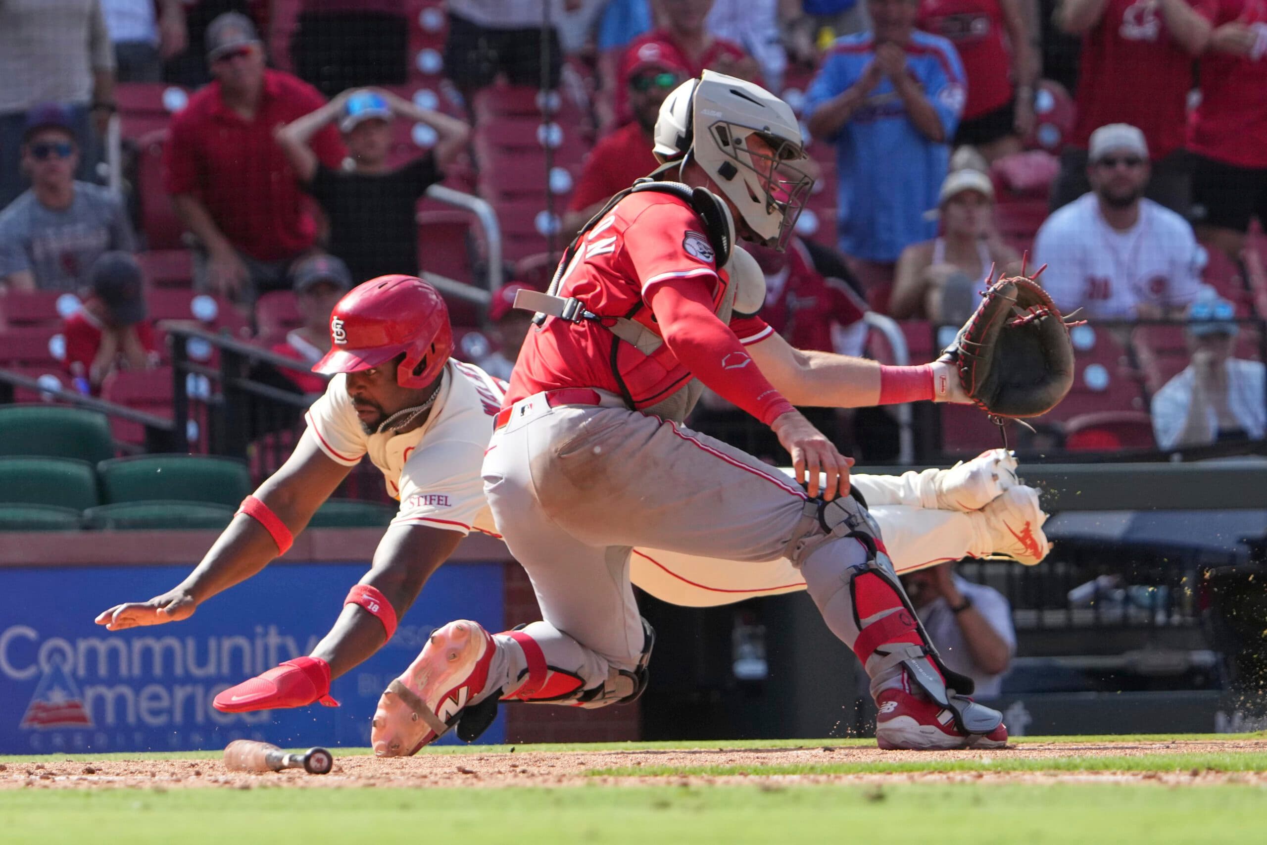 Cardinals face the Reds leading series 1-0