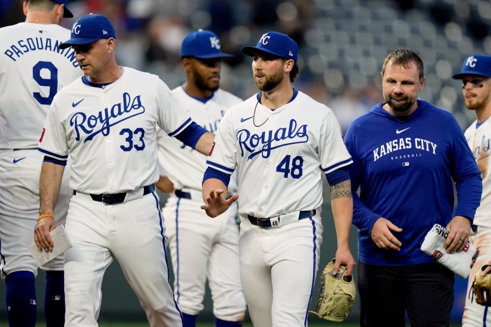Royals’ Alec Marsh hit on throwing arm by line drive, leaves in 5th against Blue Jays