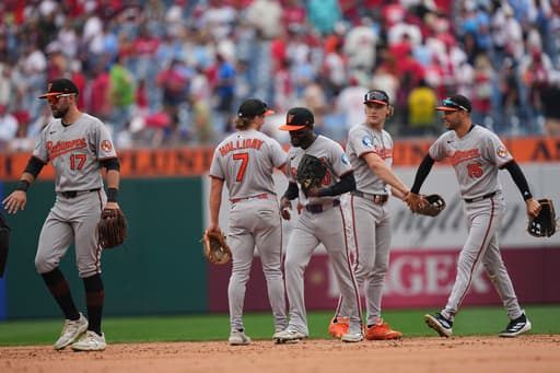 Mayo and Jackson lead Orioles to 5-1 victory over the Phillies