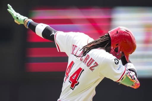 Reds hit 3 home runs, Martinez throws 7 shutout innings to snap 3-game skid, beat White Sox 7-1