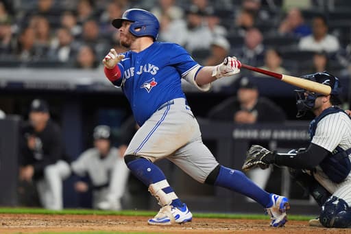 Kirk hits go-ahead 2-run double in 9th to lead Blue Jays to 4-2 win over Yankees