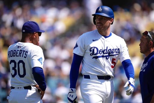 Freddie Freeman exits Dodgers game after being hit by pitch