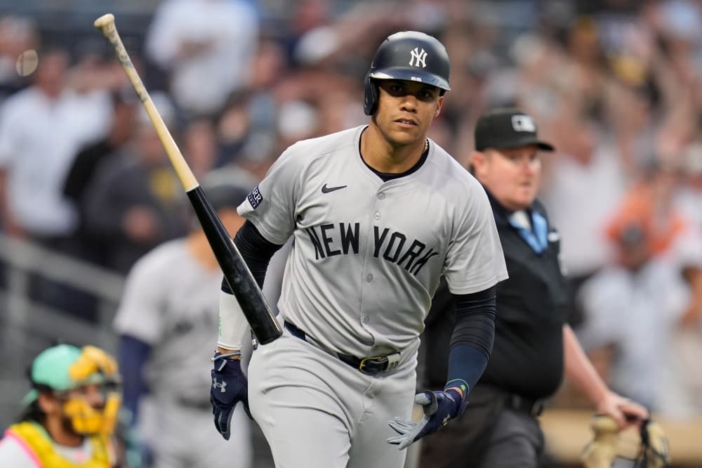 Ballpark hijinks: Soto leaves a note on the right field grass for former Padres teammate Tatis