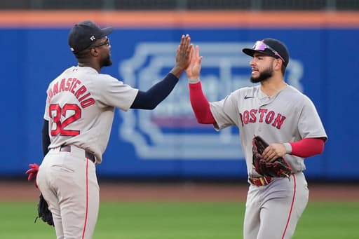 Monasterio, Yoshida hit 2-run homers as Red Sox beat Mets 4-0 for 8-game winning streak