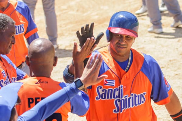 Frederich Cepeda Becomes First Player in Cuba With 900 Extra Base Hits