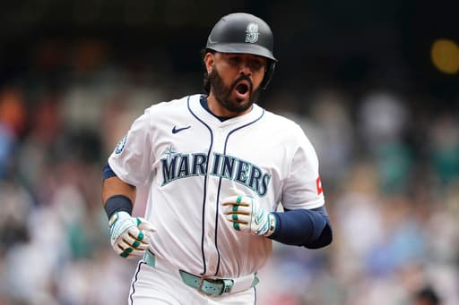 Suárez hits 3-run homer and Mariners beat Padres 4-3 to win series