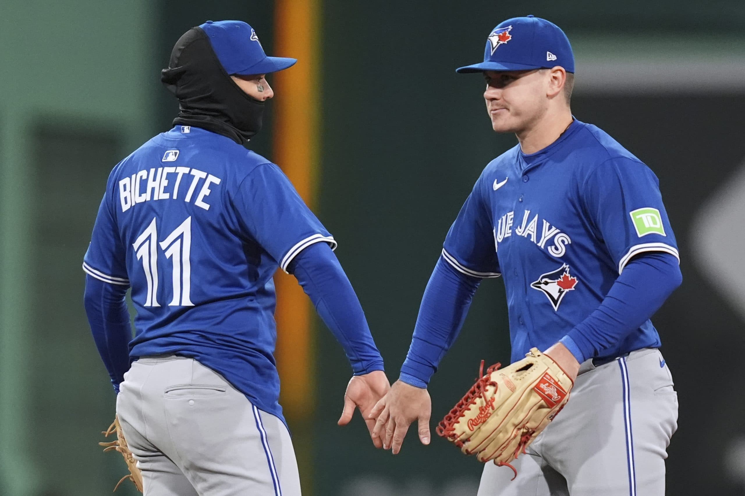 Bichette drives in winner in 11th, Guerrero celebrates extension with 3 hits as Blue Jays beat Bosox