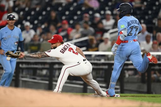 Blue Jays slugger Vladimir Guerrero Jr. leaves game with right hamstring tightness