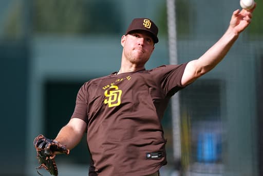 Sheets celebrates 30th birthday with go-ahead 3-run HR as Padres rally to beat Rockies 10-8