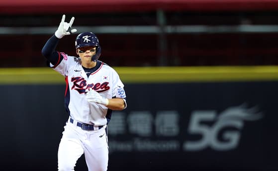 Korea Wins Third Premier12 Game Against Australia, 5-2 
