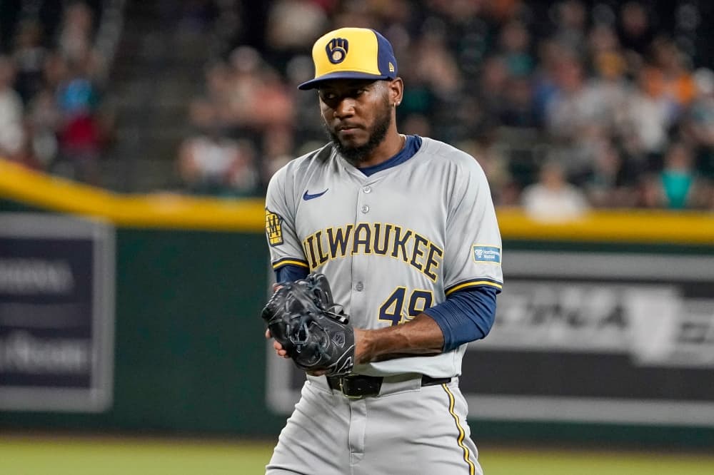Cubs Claim Reliever Enoli Paredes Off Waivers From the Brewers