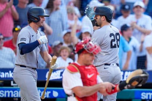 Wells and Domínguez homer to lead New York Yankees past Philadelphia Phillies 3-1