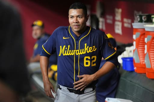 Quintana throws 7 scoreless innings in Brewers debut, leading a 7-0 win over the Diamondbacks