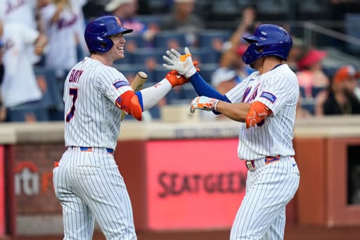 Mets use 5-run 5th inning to surge to 7-3 win over Royals