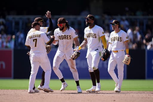 Díaz and Tatis lead the Padres to a 5-3 win over the Giants for a 2-game sweep