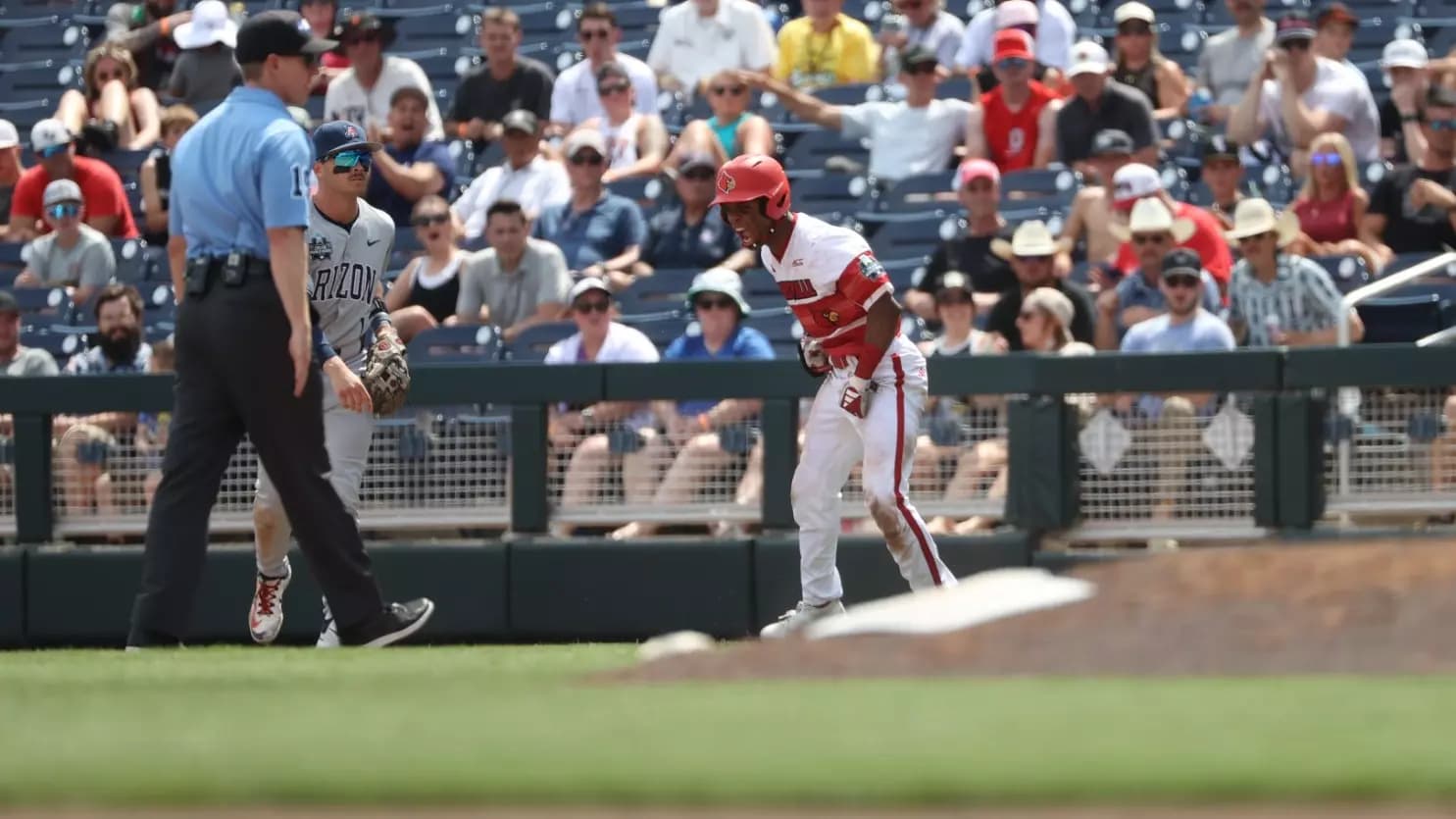 CWS: Louisville Uses Big Eighth Inning to Eliminate Arizona With 8-3 Win