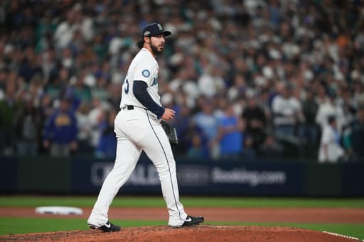 Mariners exercise 2026 option on closer Andrés Muñoz