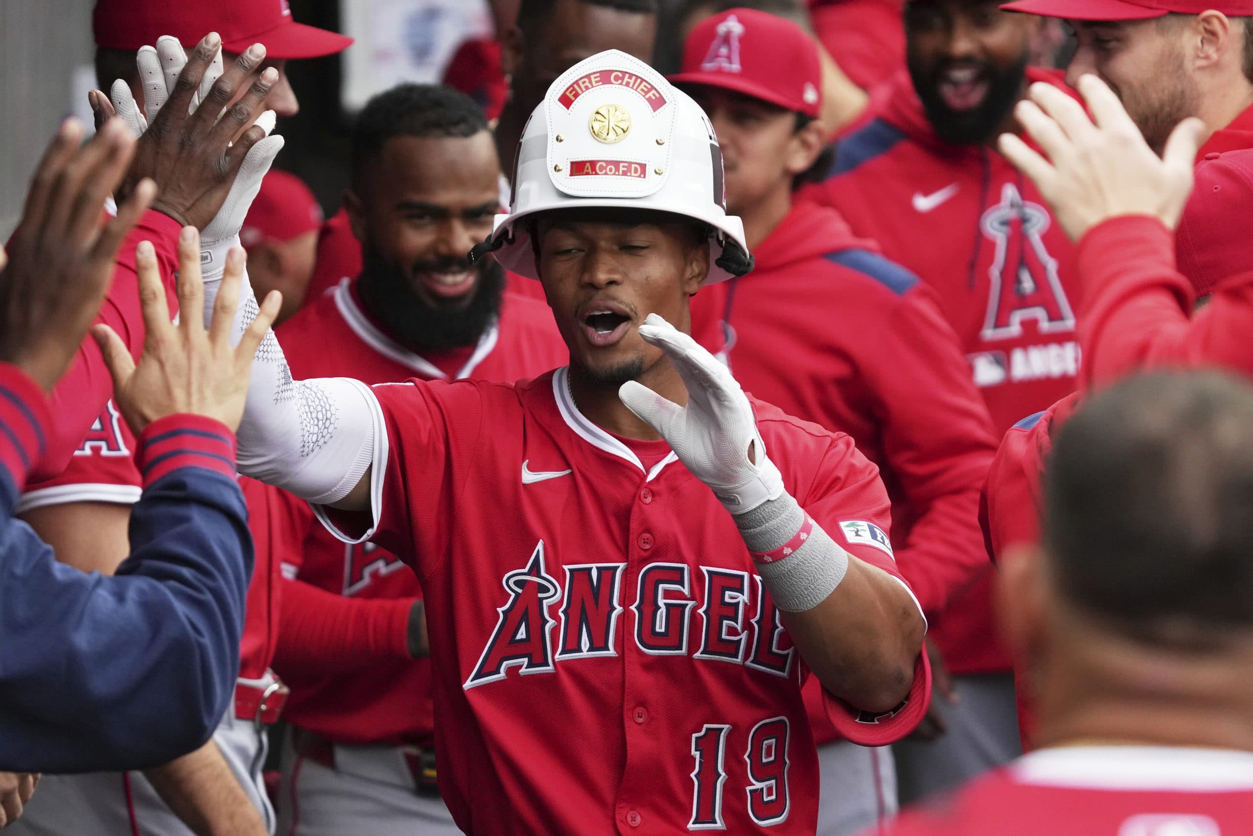 Kyren Paris hits solo home run after long weather delay to lift Angels over White Sox 3-2