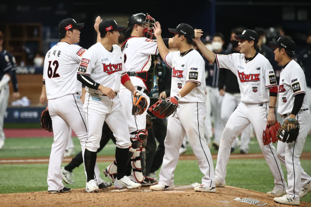 KBO Playoffs: Dinos Face Wiz In Next Stage
