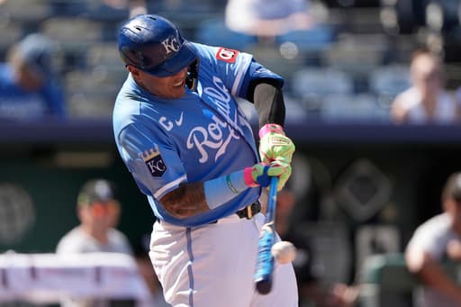 Royals’ Salvador Perez out with illness in series opener against Rangers