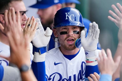 Royals’ Bobby Witt Jr. leaves game with knee discomfort after making sliding play in the field