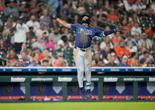 George Springer called out after hopping on third base, ending Blue Jays rally in the 5th inning