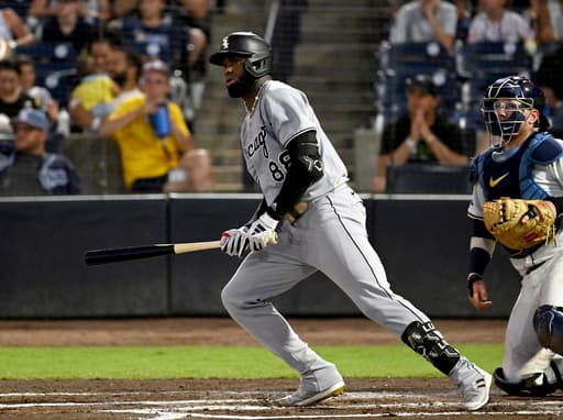 White Sox CF Luis Robert Jr. sidelined for 2nd straight game because of adductor soreness