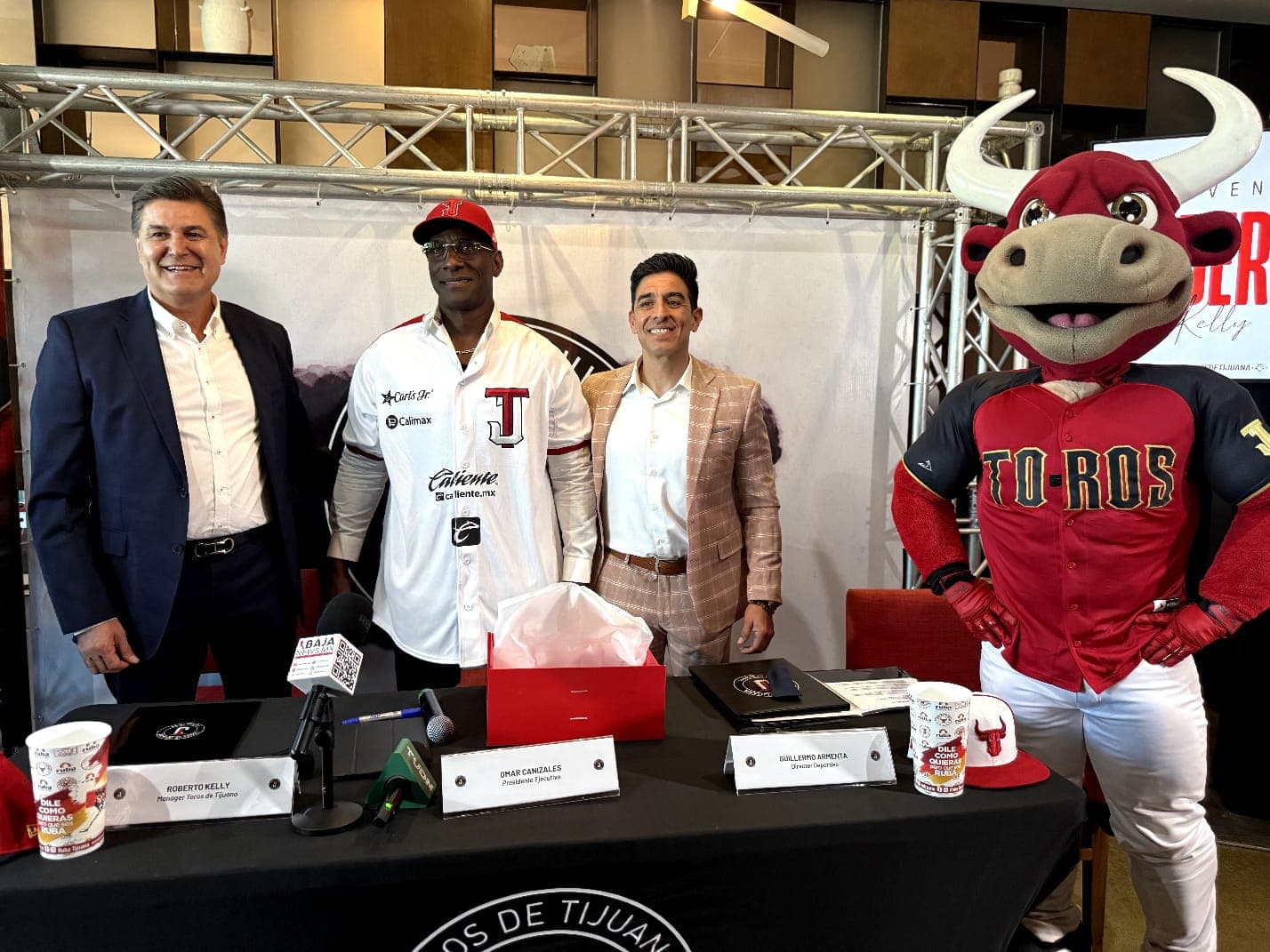 LMB: Toros de Tijuana Name Roberto Kelly Manager; Scouts Check Out Workout At Puebla Academy