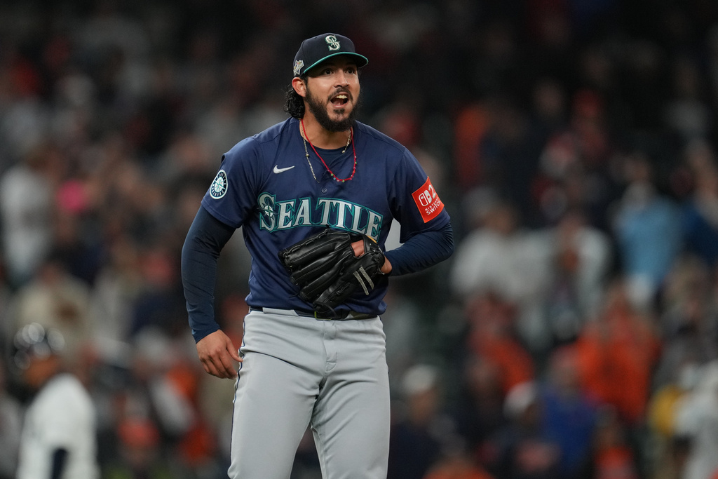 Seattle Mariners pitcher Andrés Muñoz celebrates a victor over the Detroit Tigers in Game 3 of baseball's American League Division Series Tuesday, Oct. 7, 2025, in Detroit. (AP Photo/Paul Sancya)