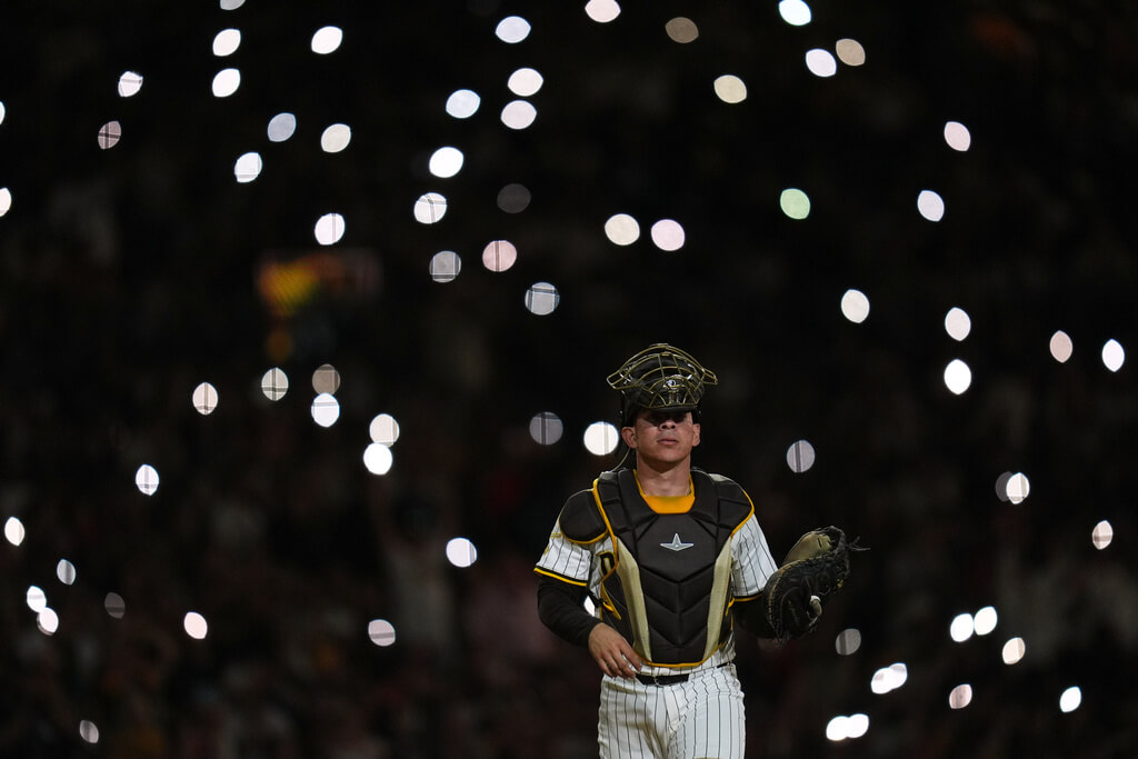San Diego Padres catcher Freddy Fermin walks out to the mound before the ninth inning of a baseball game against the Arizona Diamondbacks Saturday, Sept. 27, 2025, in San Diego. (AP Photo/Gregory Bull)