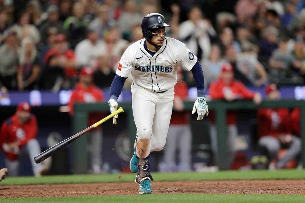 Title: Cardinals Mariners BaseballImage ID: 25254188321840 Article: Seattle Mariners' Jorge Polanco hits an RBI single against the St. Louis Cardinals during the 11th inning of a baseball game Wednesday, Sept. 10, 2025, in Seattle. (AP Photo/John Froschauer) 