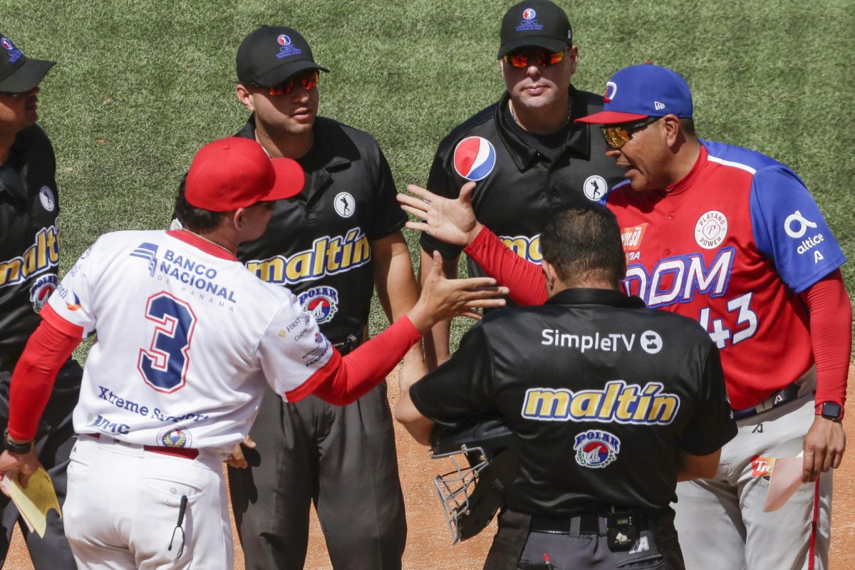 Panama first base coach Rodrigo Vigil greets Dominican Republic coach Jose Umbria and the umpires before their Caribbean Series game Monday. (Photo courtesy of CBPC)
