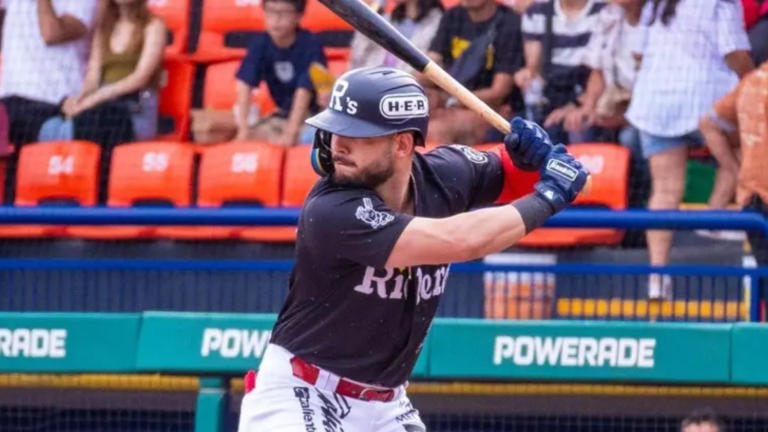 Cuban Outfielder Orlando Martinez