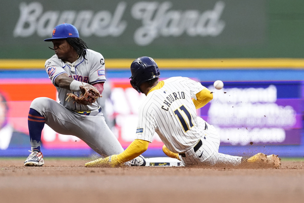Title: Mets Brewers BaseballImage ID: 24272853847661 Article: Milwaukee Brewers' Jackson Chourio (11) steals second base past New York Mets' Luisangel Acuña during the first inning of a baseball game Saturday, Sept. 28, 2024, in Milwaukee. (AP Photo/Aaron Gash) 