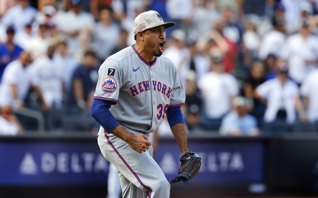 Title: METS-YANKEESImage ID: 25137736545722 Article: El lanzador de los Mets de Nueva York Edwin Díaz reacciona al ponchar a Aaron Judge de los Yankees de Nueva York en la novena entrada el sábado 17 de mayo del 2025. (AP Foto/Noah K. Murray) 