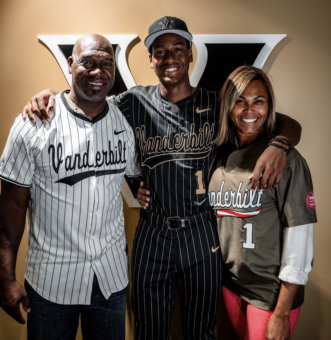 Joseph Contreras, Son of MLB All-Star, Announces Commitment to Vanderbilt