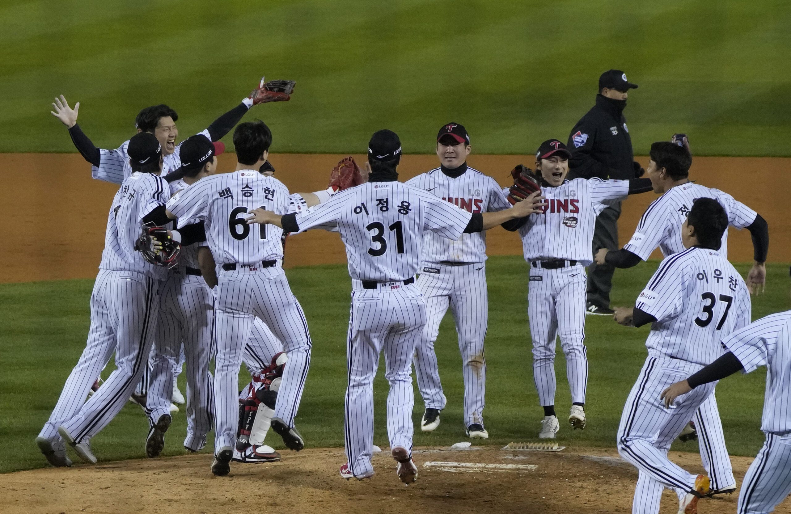 KBO: LG Twins and Hanwha Eagles to Meet in Korean Series for the First Time KBO: LG Twins and Hanwha Eagles to Meet in Korean Series for the First Time
