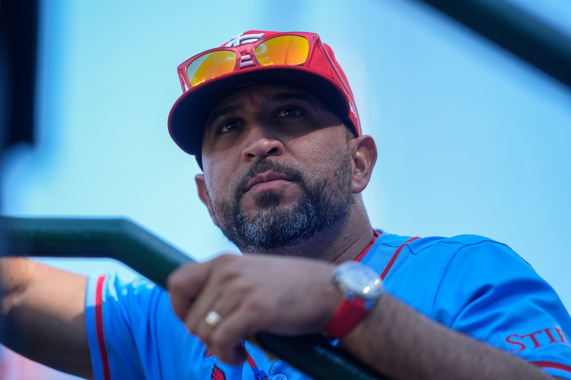St. Louis Cardinals manager Oliver Marmol (37) stands in the dugout during the first inning of a baseball game against the Chicago Cubs, Saturday, Sept. 27, 2025, in Chicago