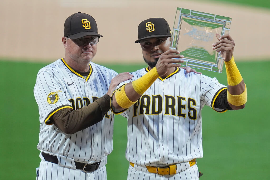 San Diego Padres first baseman Luis Arraez, right, holds the Heart & Hustle Award for the San Diego Padres as he stands alongside manager Mike Shildt after winning the award before a baseball game against the Milwaukee Brewers Monday, Sept. 22, 2025, in San Diego. (AP Photo/Gregory Bull)