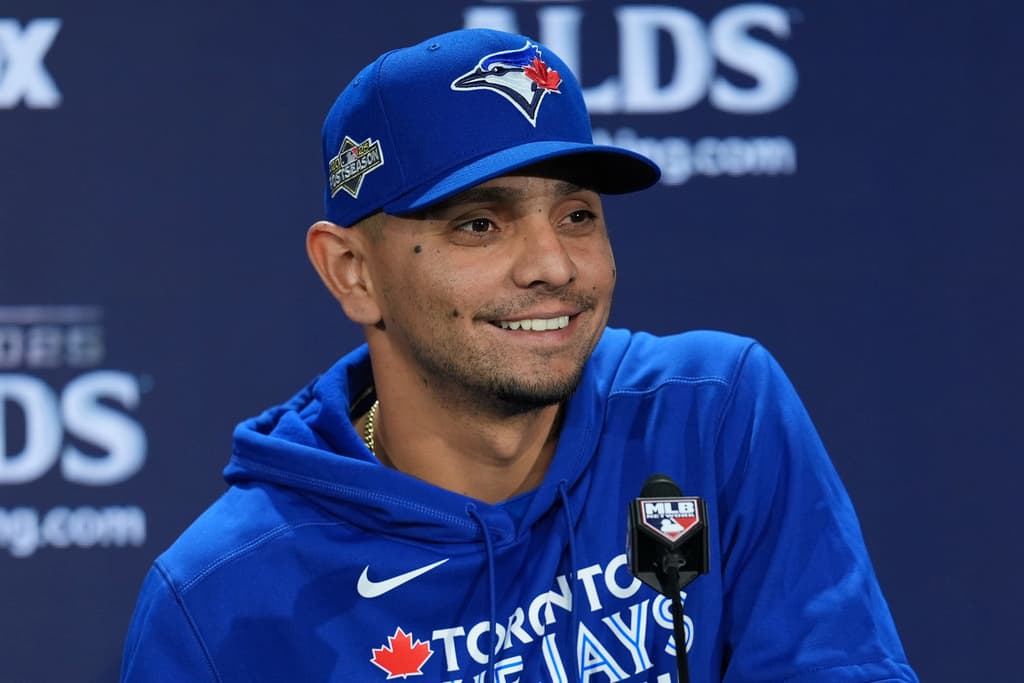Title: ALDS Yankees Blue Jays BaseballImage ID: 25279655267708 Article: Toronto Blue Jays Andrés Giménez talks to reporters at Yankee Stadium in New York, Monday, Oct. 6, 2025. (AP Photo/Seth Wenig) 