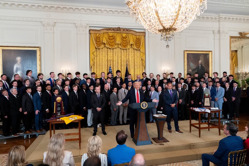 AP25293775857971 1 - World Baseball Network Title: Trump Image ID: 25293775857971 Article: President Donald Trump speaks during an event to welcome the 2025 LSU and LSU-Shreveport national champion baseball teams in the East Room of the White House, Monday, Oct. 20, 2025, in Washington. (AP Photo/Alex Brandon)