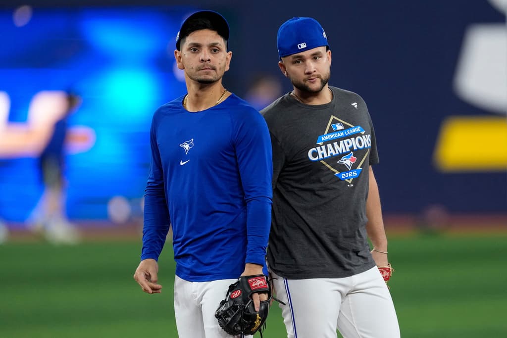 AP25296742855427 1 - World Baseball Network Title: World Series Dodgers Blue Jays Baseball Image ID: 25296742855427 Article: Toronto Blue Jays' Andrés Giménez, left, and Bo Bichette run drills during a World Series baseball media day, Thursday, Oct. 23, 2025, in Toronto. The Toronto Blue Jays face the Los Angeles Dodgers in Game 1 on Friday. (AP Photo/David J. Phillip)