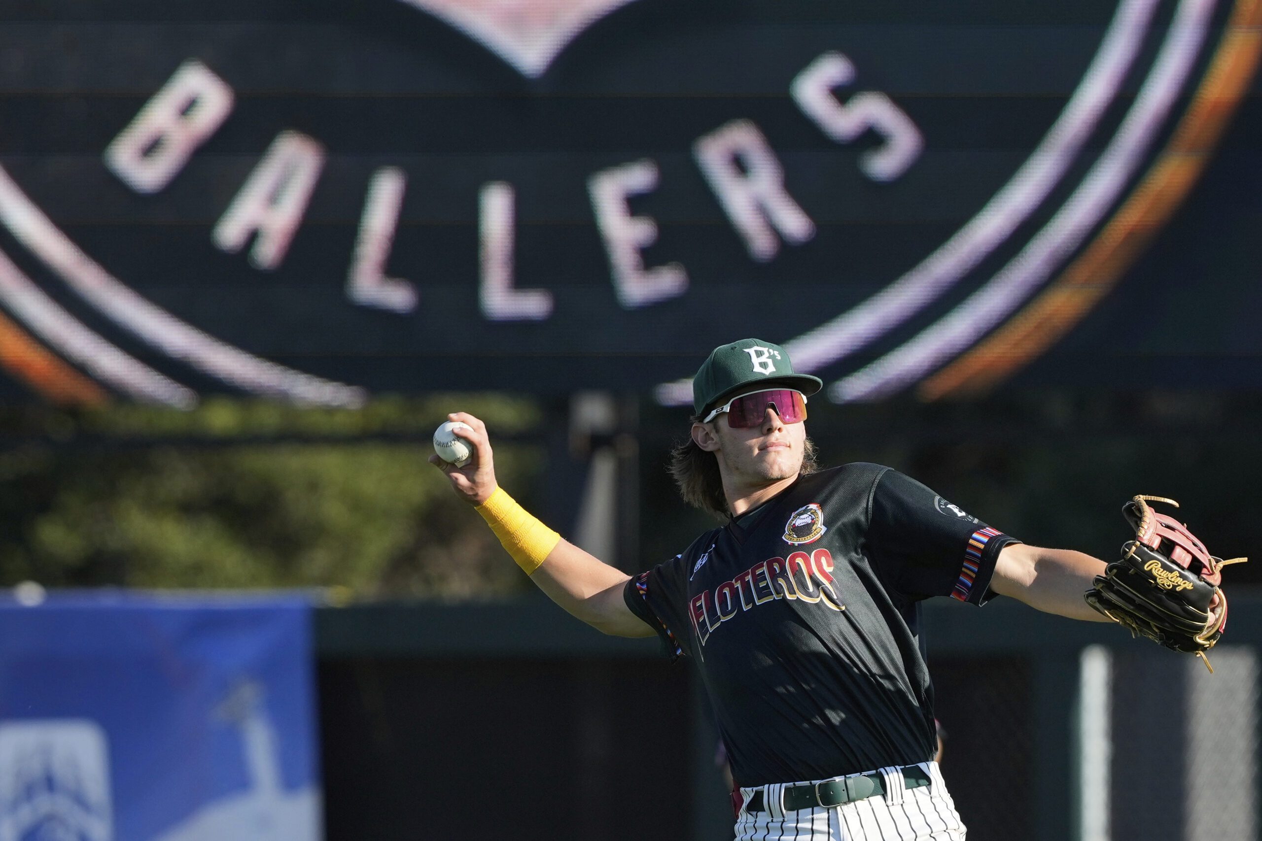 FILE - Oakland Ballers' Lou Helmig warms up before a Pioneer League baseball game against the Rocky Mountain Vibes in Oakland, Calif., July 10, 2025. (AP Photo/Jeff Chiu, File)